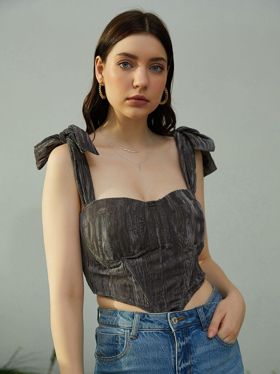 berrylush solid shoulder straps velvet crop top