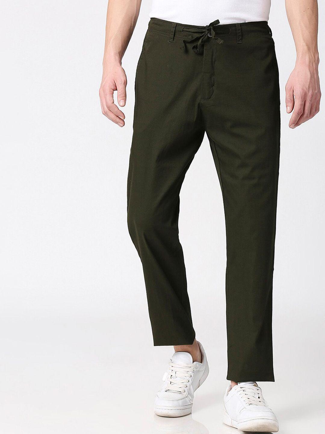 bewakoof men green cotton regular trousers