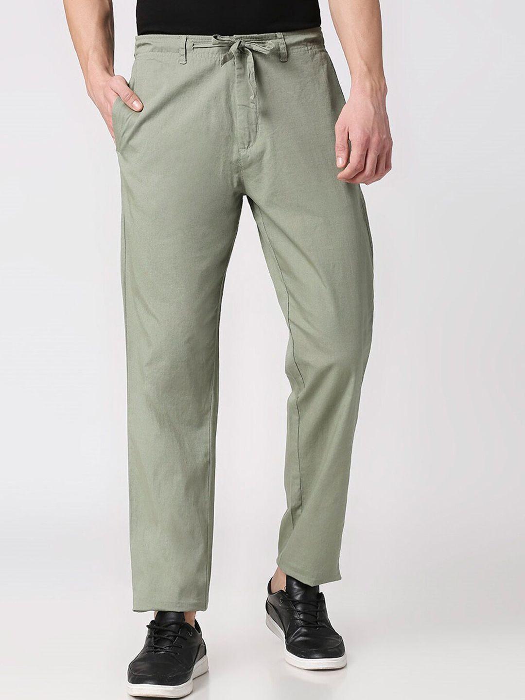bewakoof men green solid cotton regular trousers