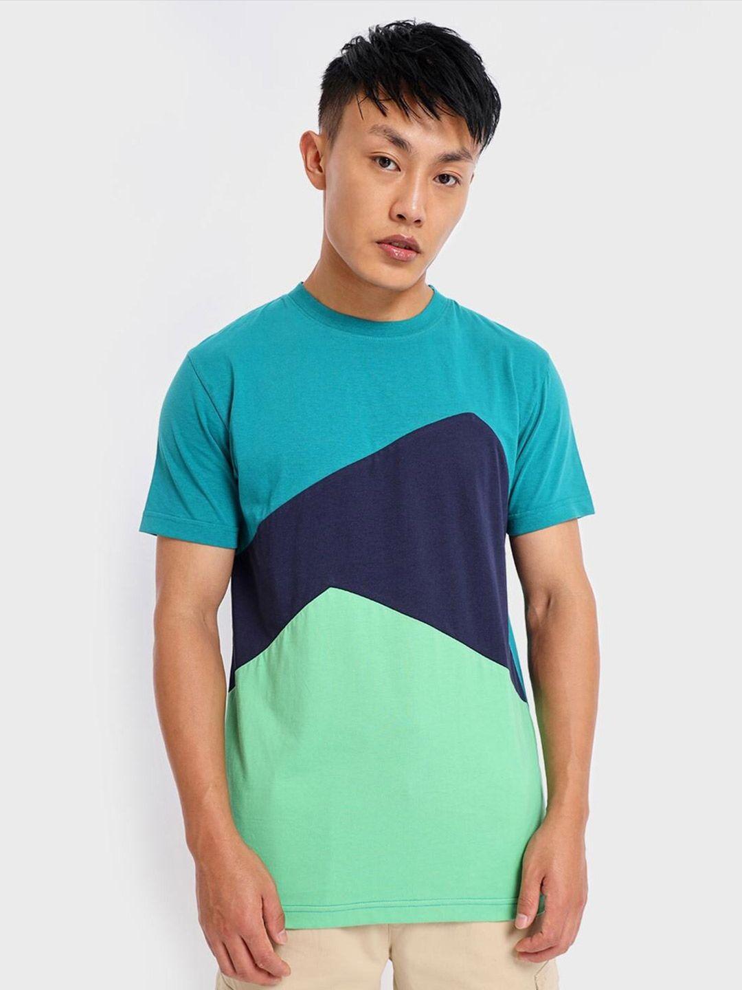 bewakoof men sea green & blue colourblocked cotton t-shirt