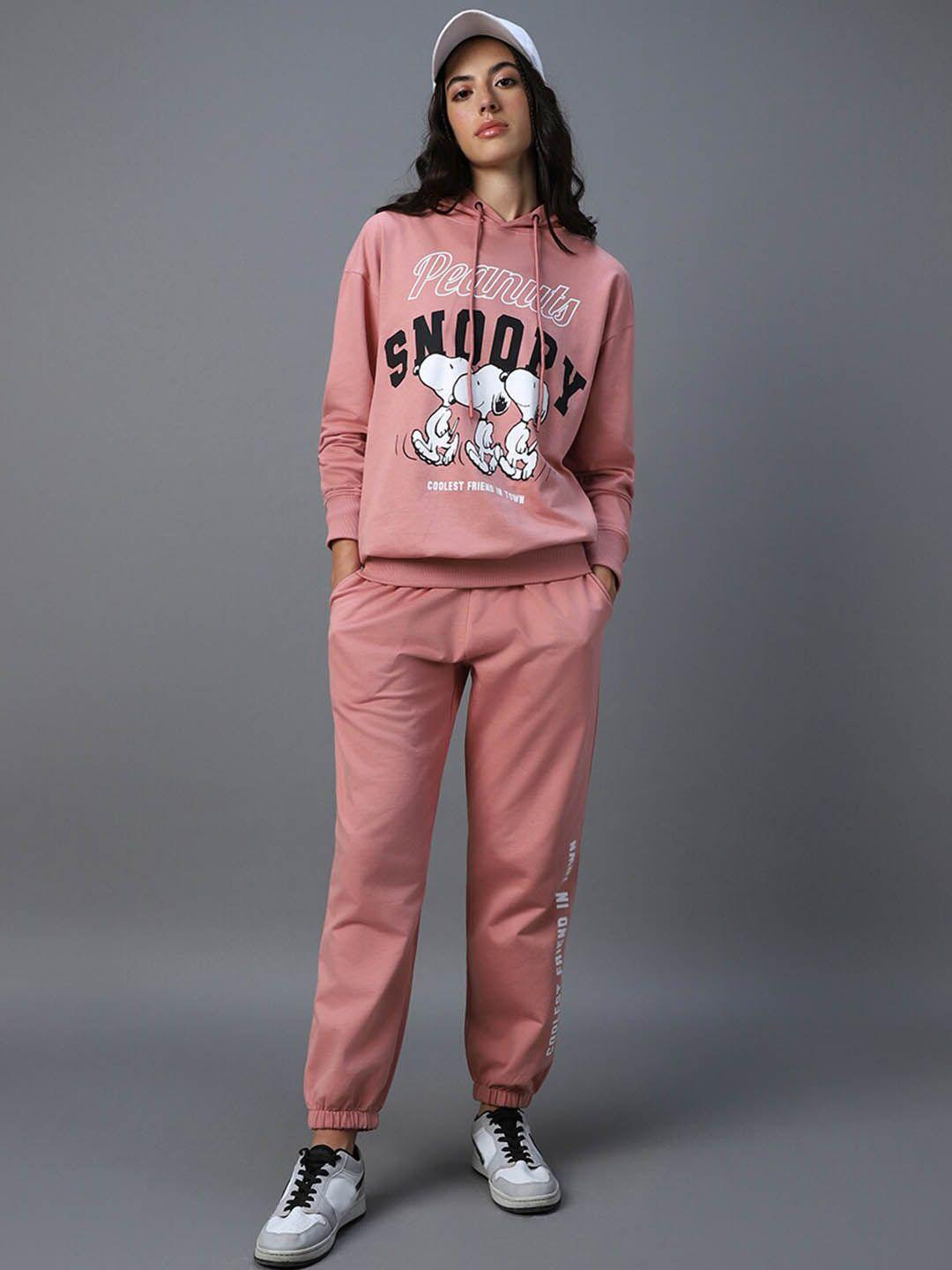 bewakoof pink snoopy printed hooded long sleeves sweatshirt with joggers