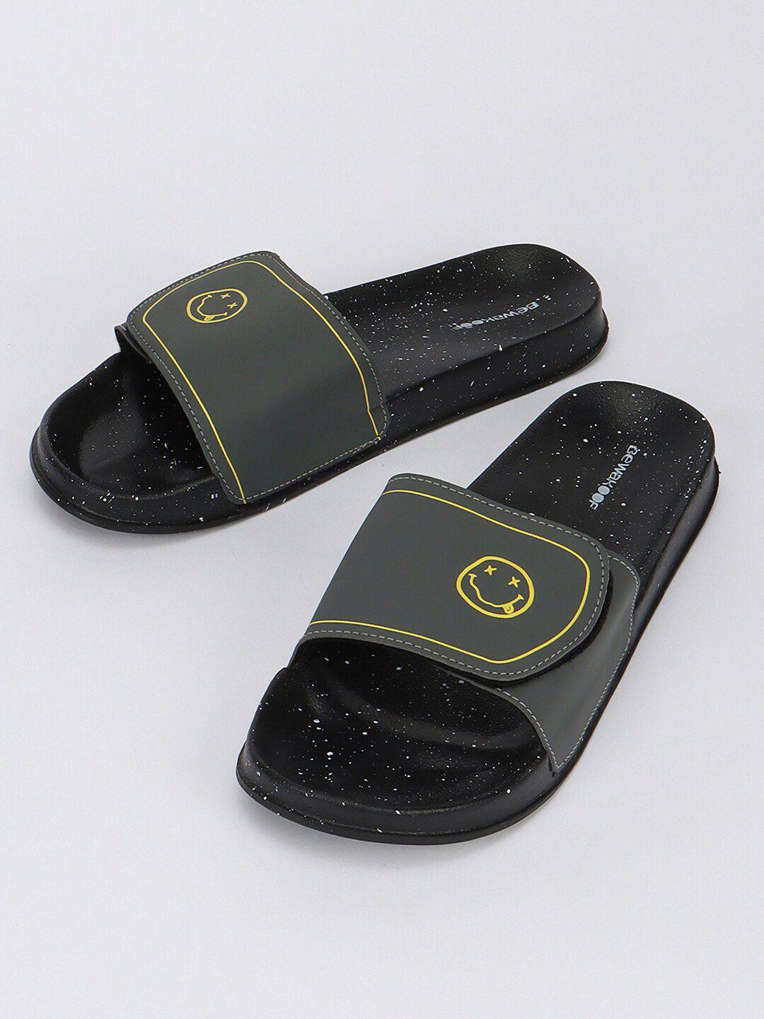 bewakoof men black & grey smiling rubber velcro sliders