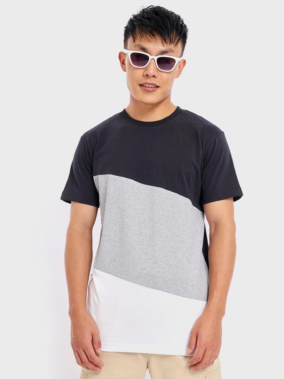 bewakoof men black colourblocked cotton t-shirt