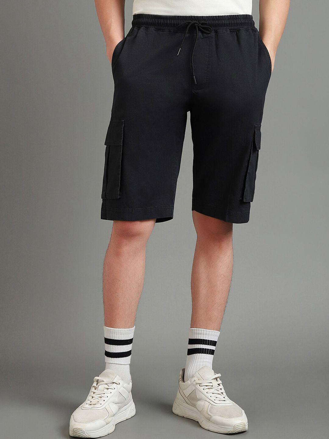 bewakoof men black cotton cargo shorts