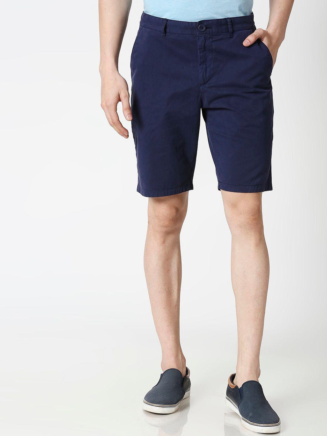 bewakoof men blue mid-rise chino shorts