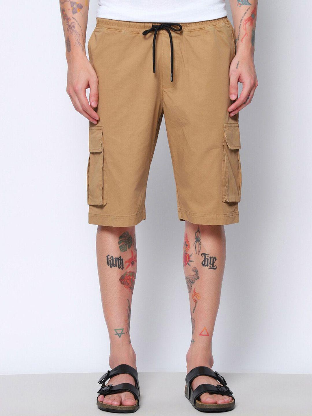 bewakoof men brown cotton cargo shorts