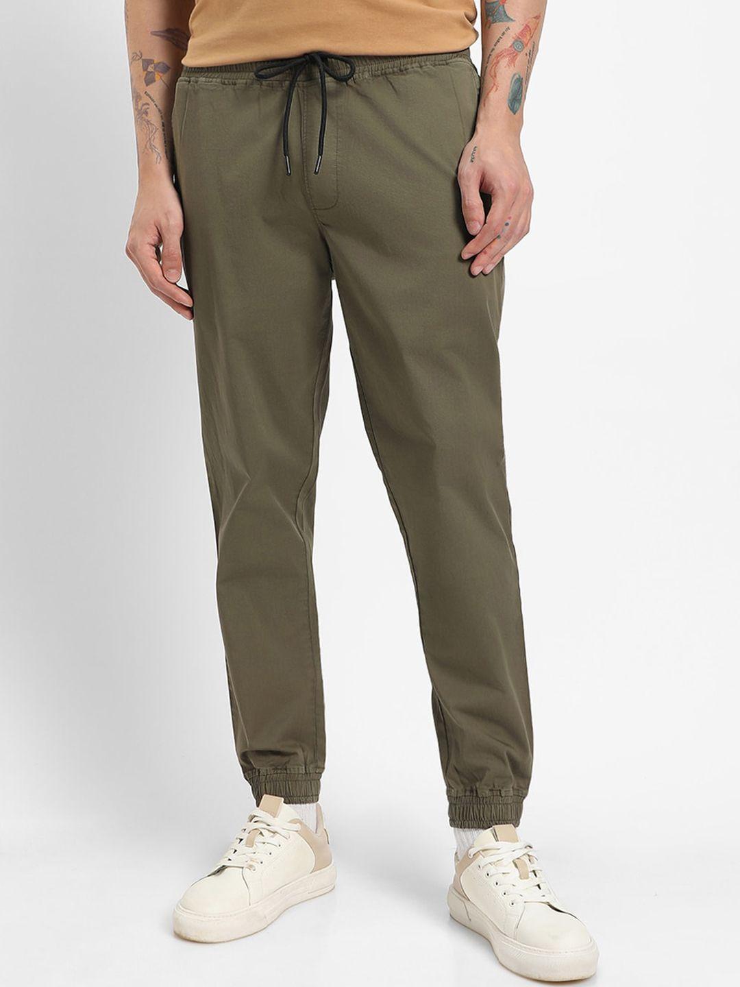 bewakoof men olive cotton joggers