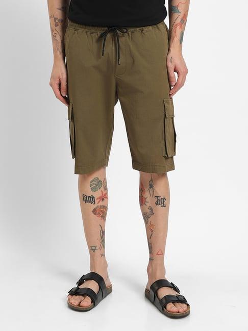 bewakoof olive regular fit cargo shorts