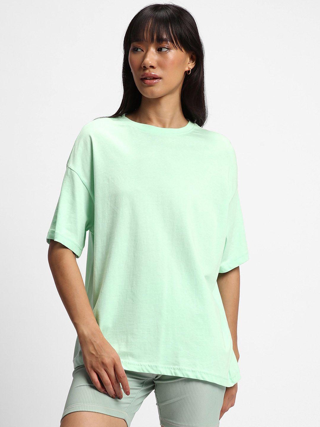 bewakoof women green solid drop-shoulder sleeves oversized pure cotton t-shirt