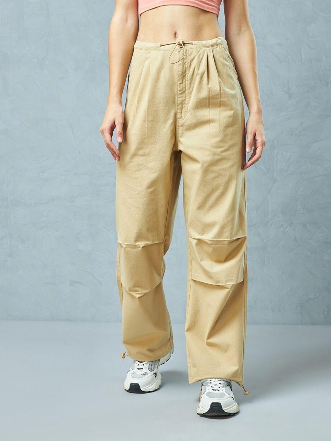 bewakoof women loose fit high-rise pleated pure cotton oversized parallel trousers