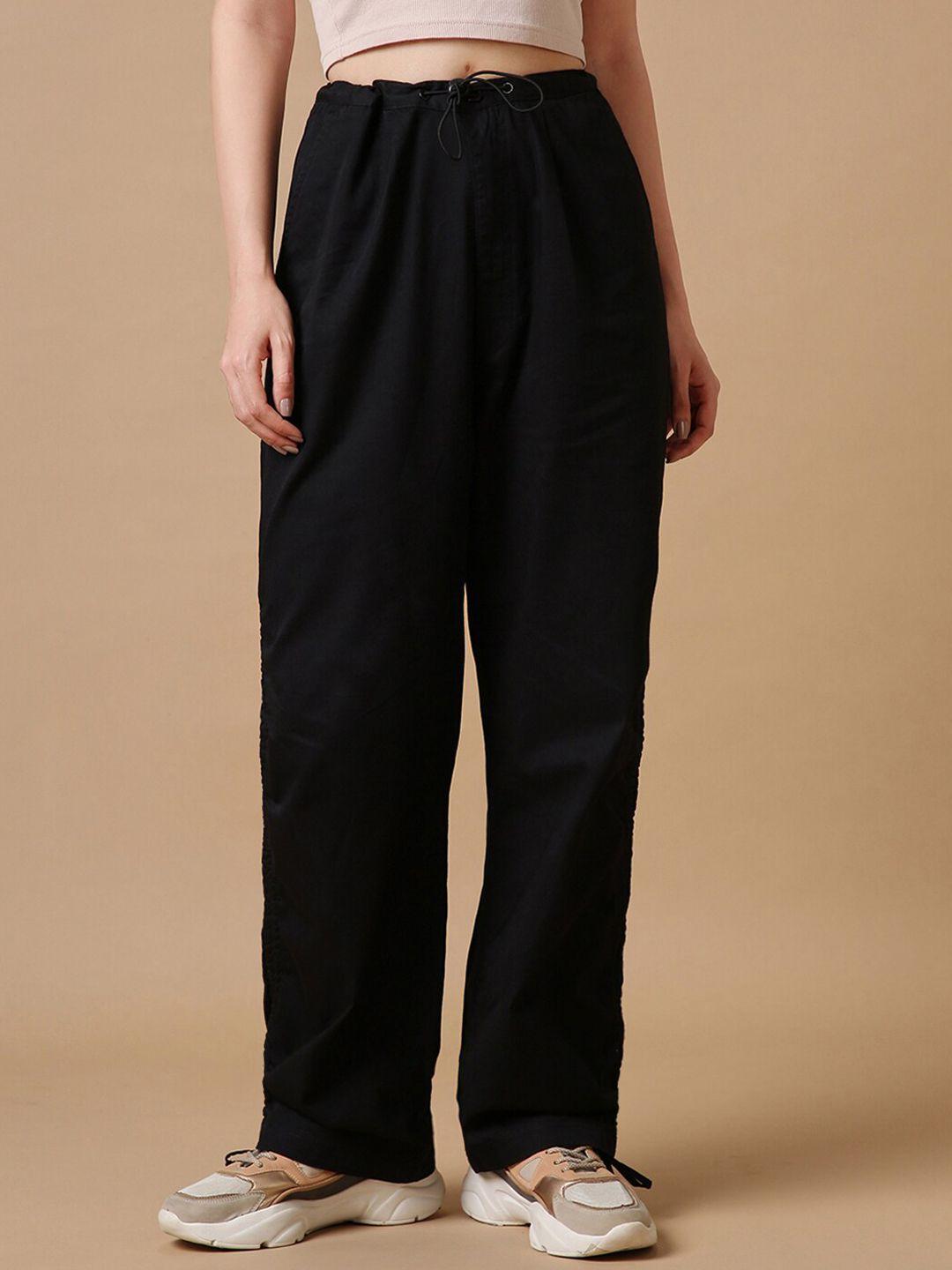 bewakoof women oversized pure cotton cargo parachute pants