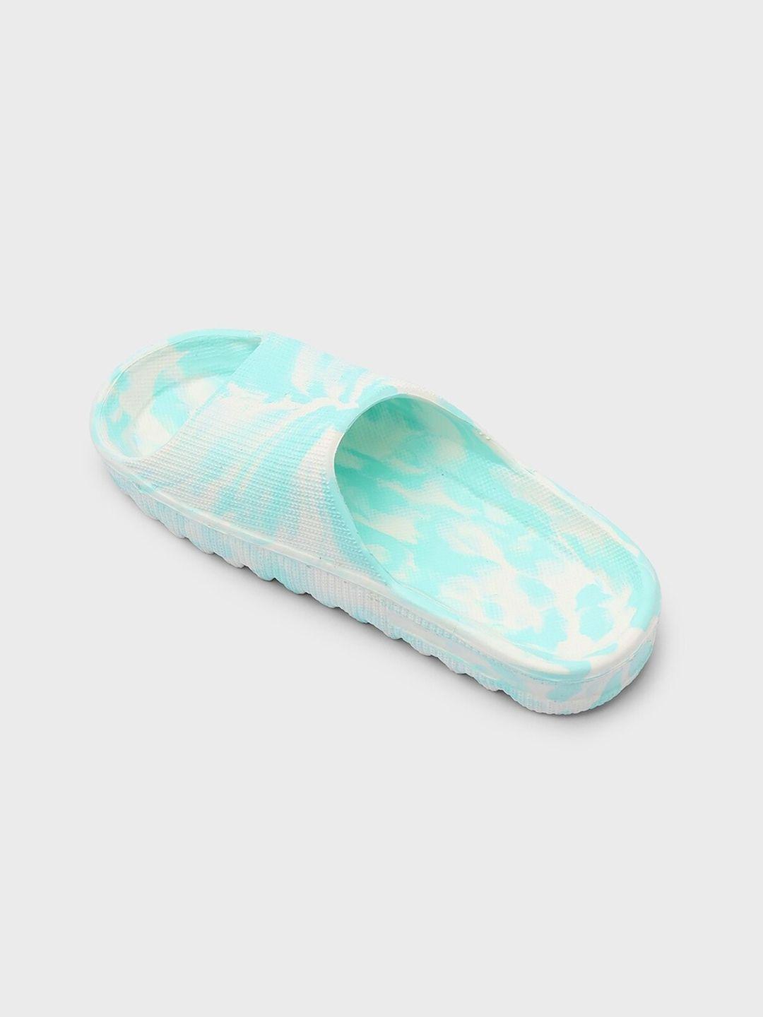 bewakoof women printed rubber sliders