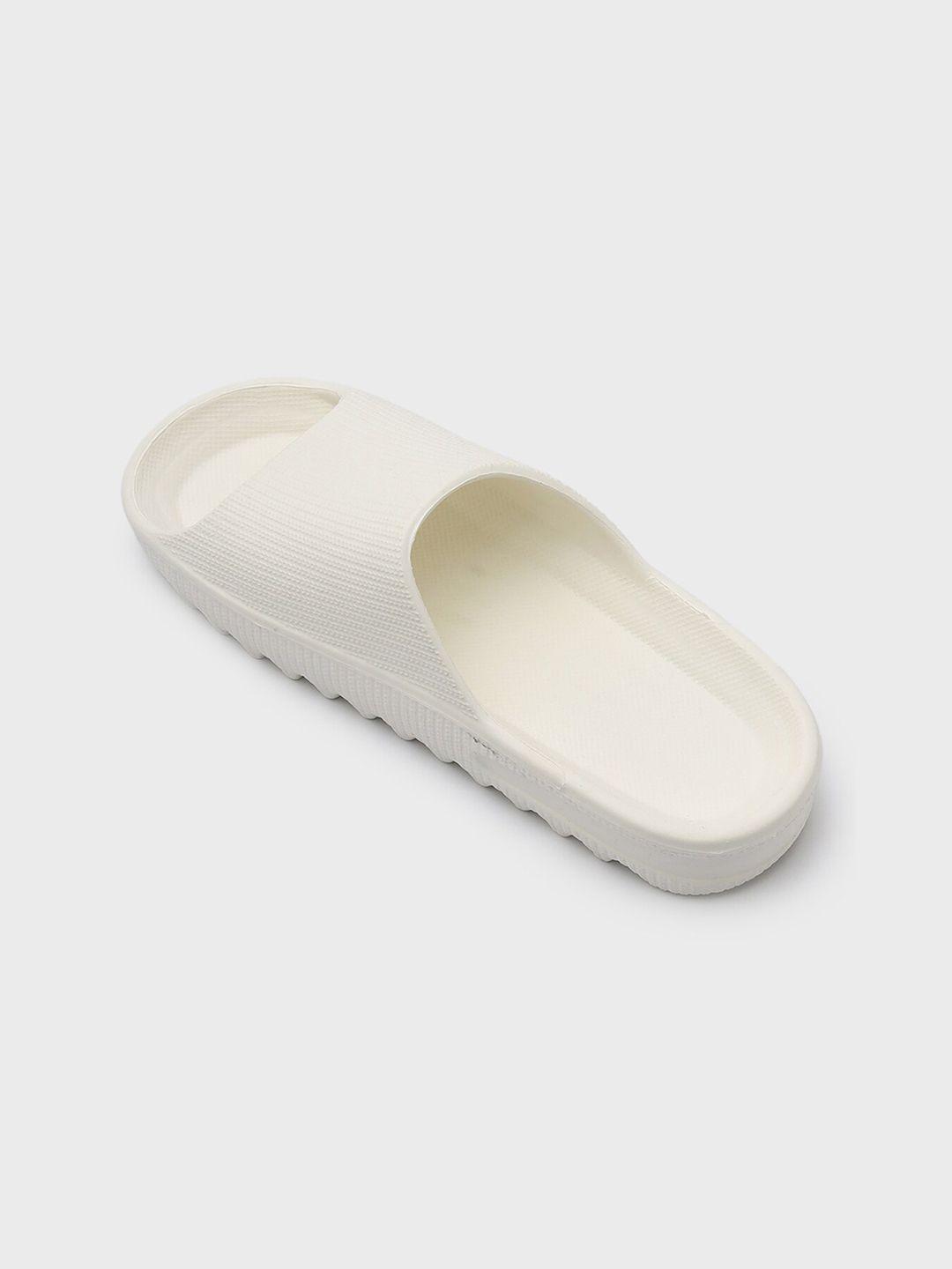 bewakoof women rubber sliders