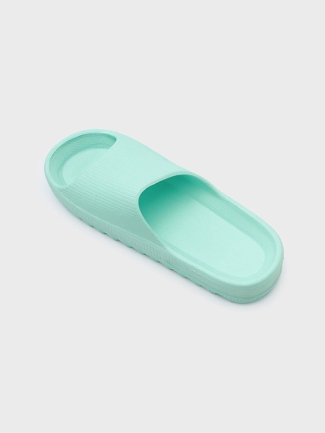 bewakoof women rubber sliders