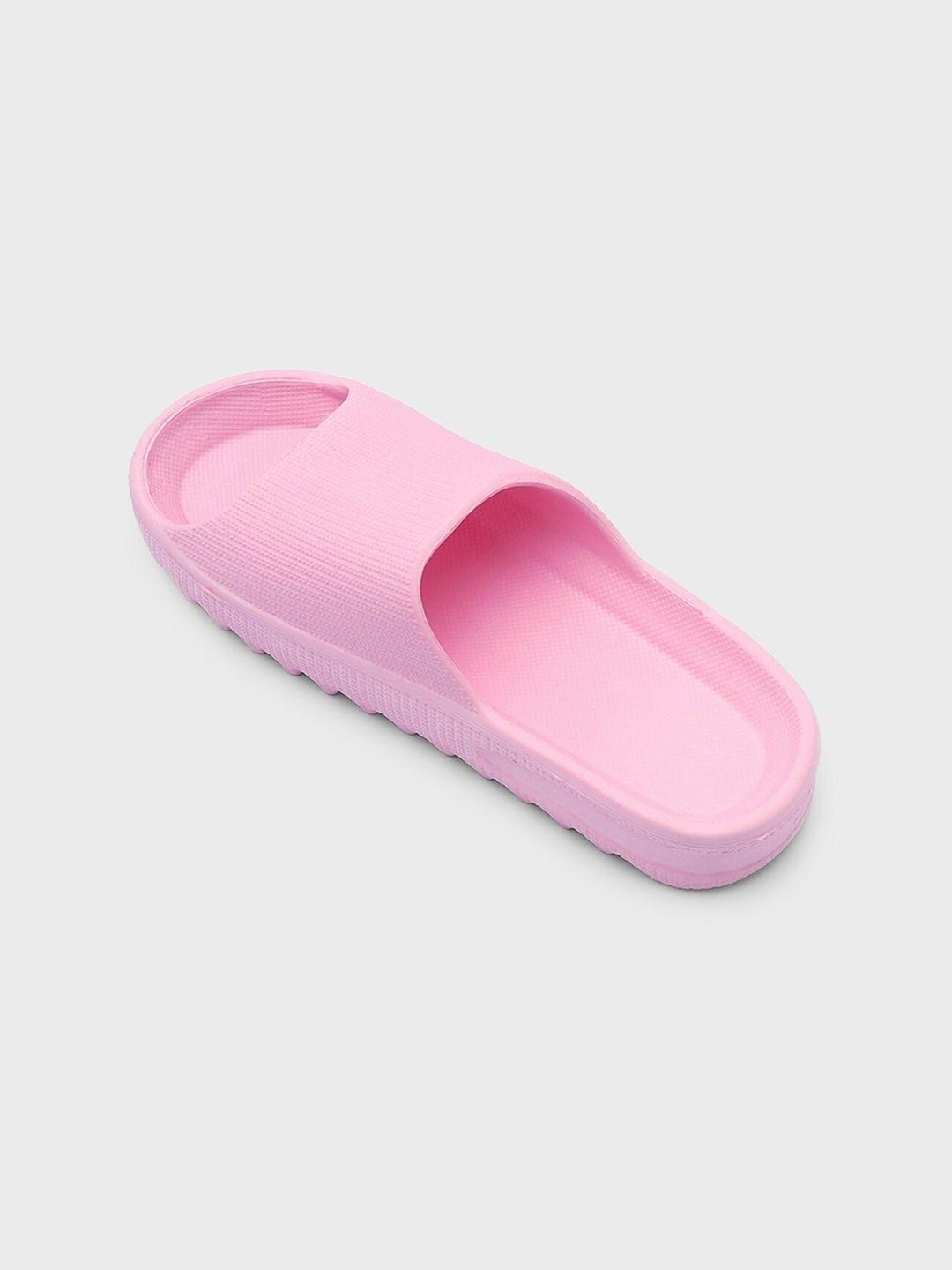 bewakoof women rubber sliders