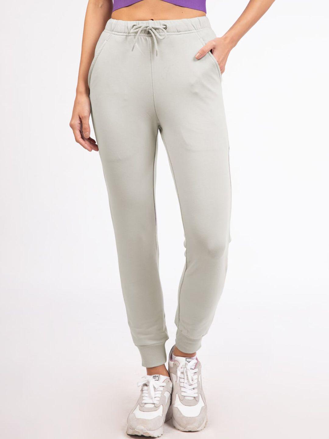 bewakoof women slim fit joggers