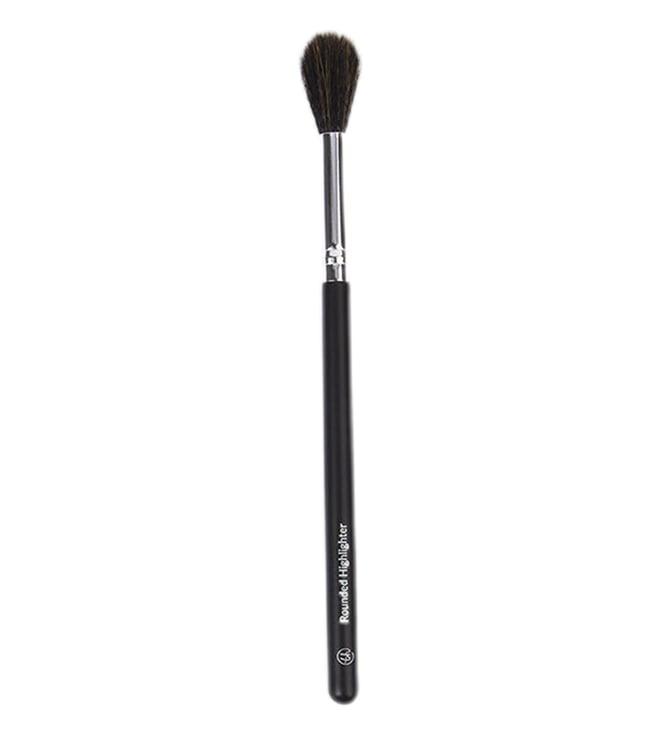 bh cosmetics rounded highlighter brush