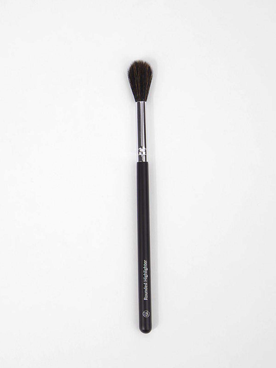 bh cosmetics super soft vegan bristles rounded highlighter makeup brush - black