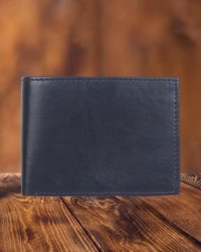 bi-fold wallet with coin pocket