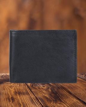bi-fold wallet with coin pocket