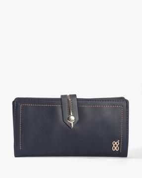 bi-fold wallet with snap-button closure