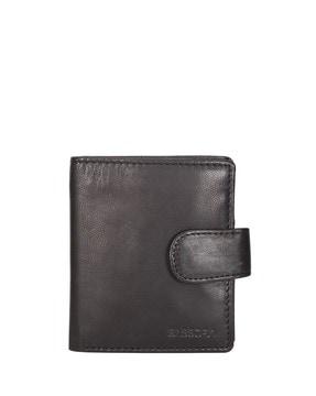 bi-fold wallet with snap closer