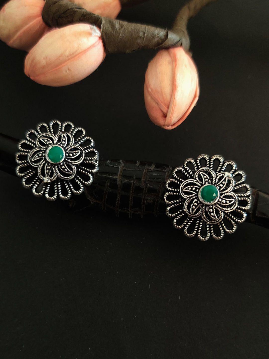 binnis wardrobe set of 2 silver-toned & green stone-studded adjustable toe rings