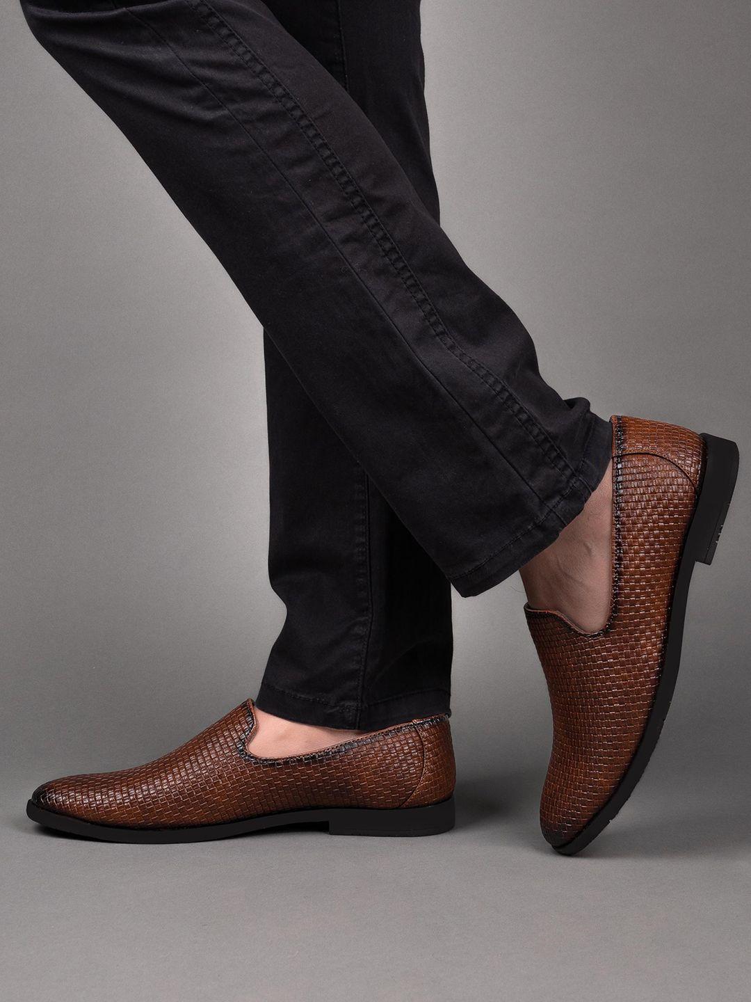 birgos men textured formal loafers