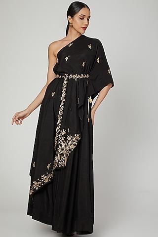 black-embroidered-skirt-set