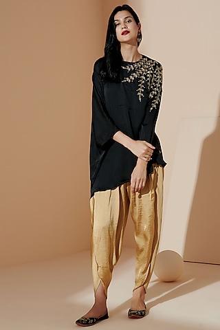 black-embroidered-tunic
