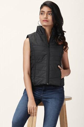 black quilted casual sleeveless high neck women regular fit jacket
