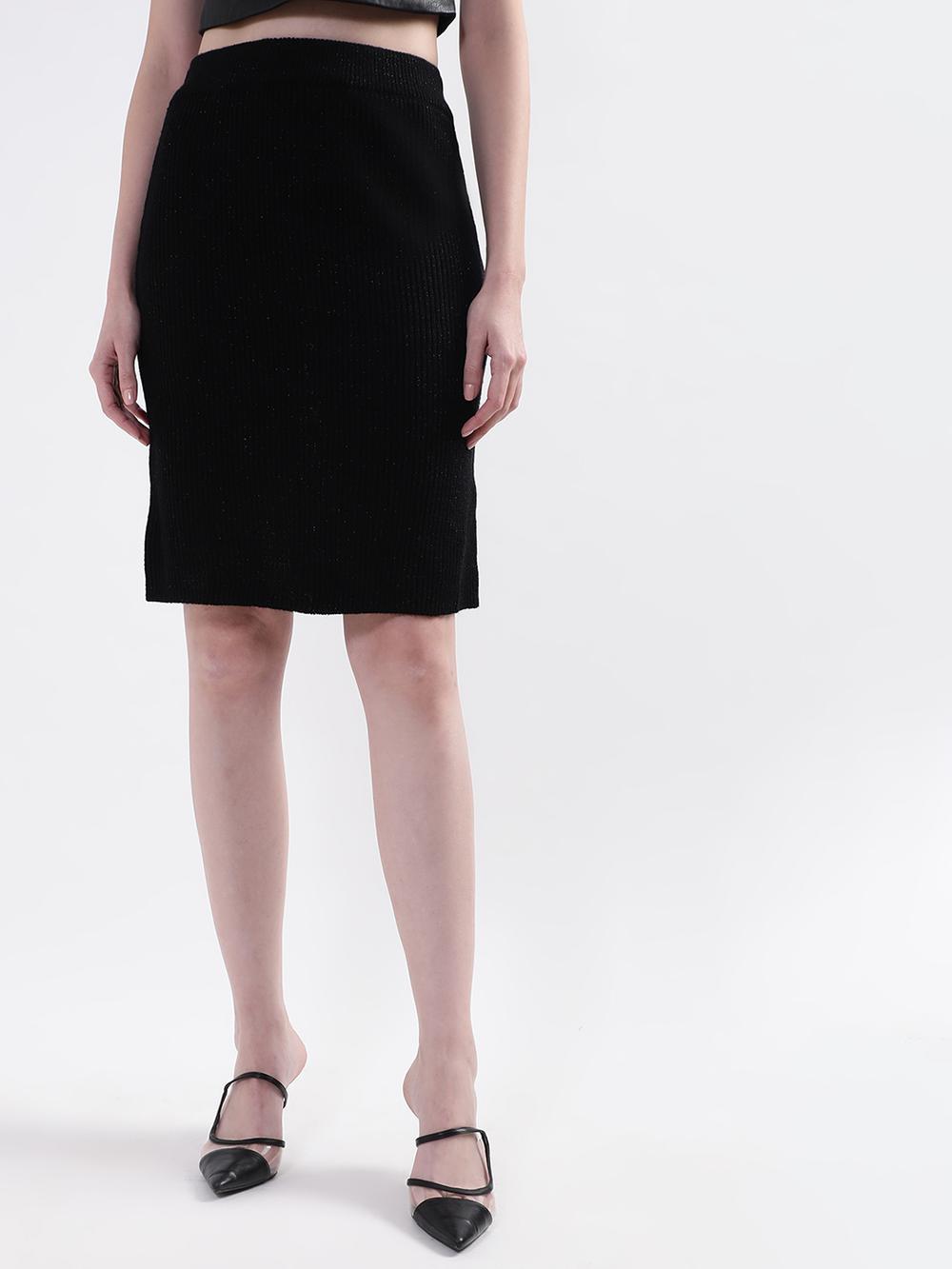 black solid regular fit skirt