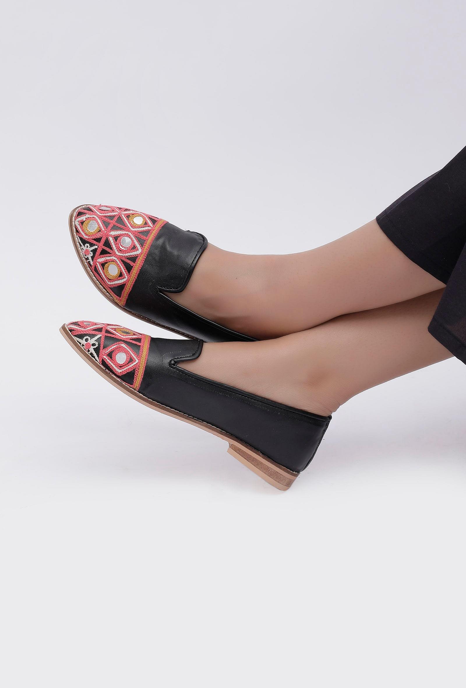 black & pink kutch loafers