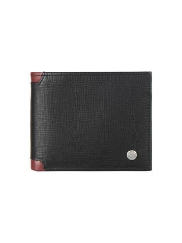 black bi-fold wallet