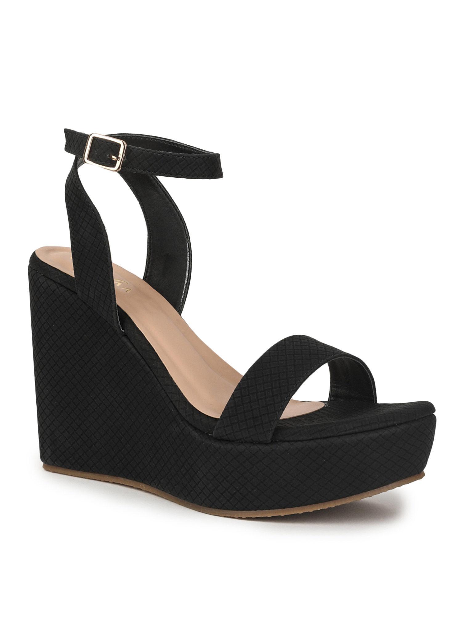 black casual textured wedges