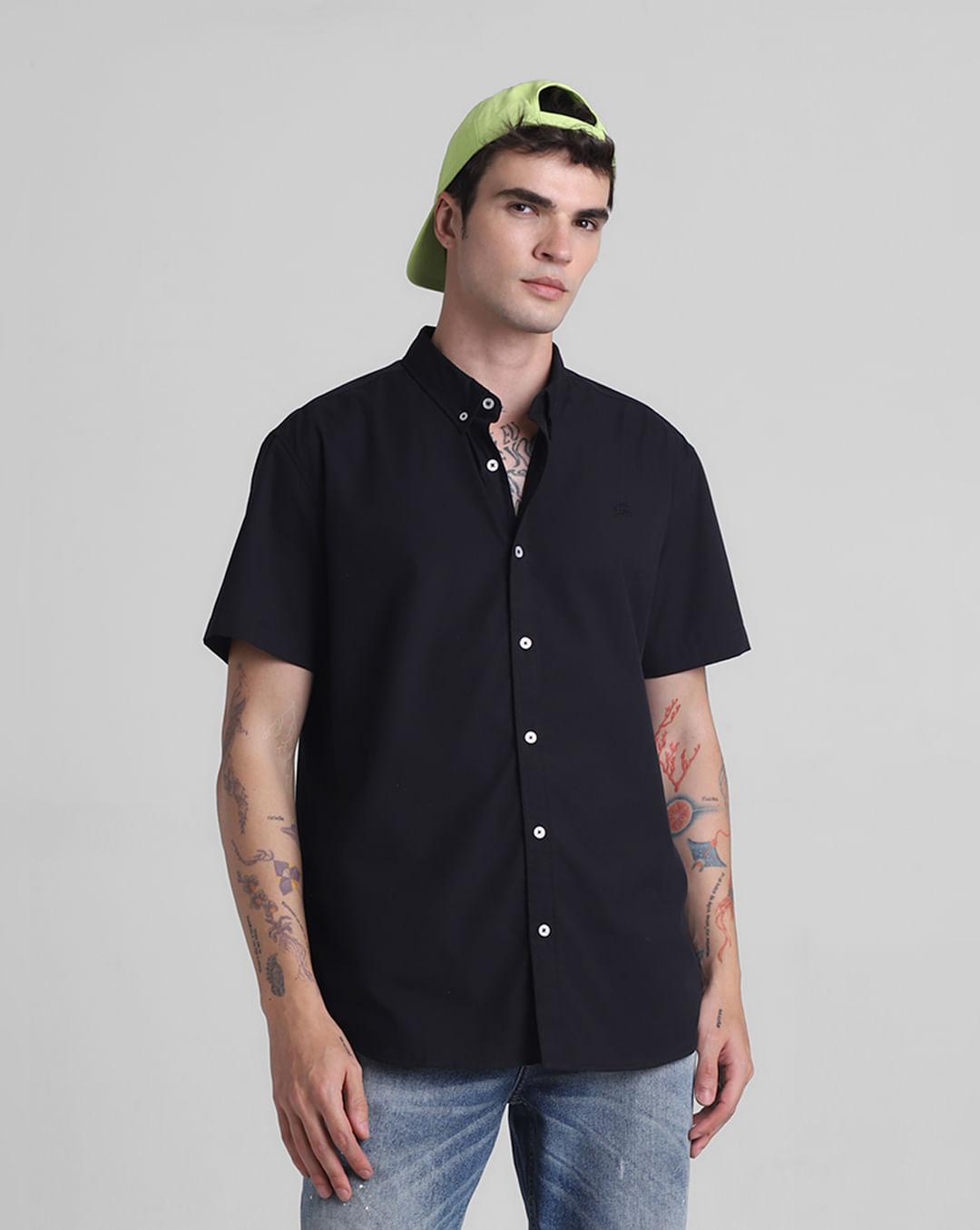 black cotton short sleeves shirt