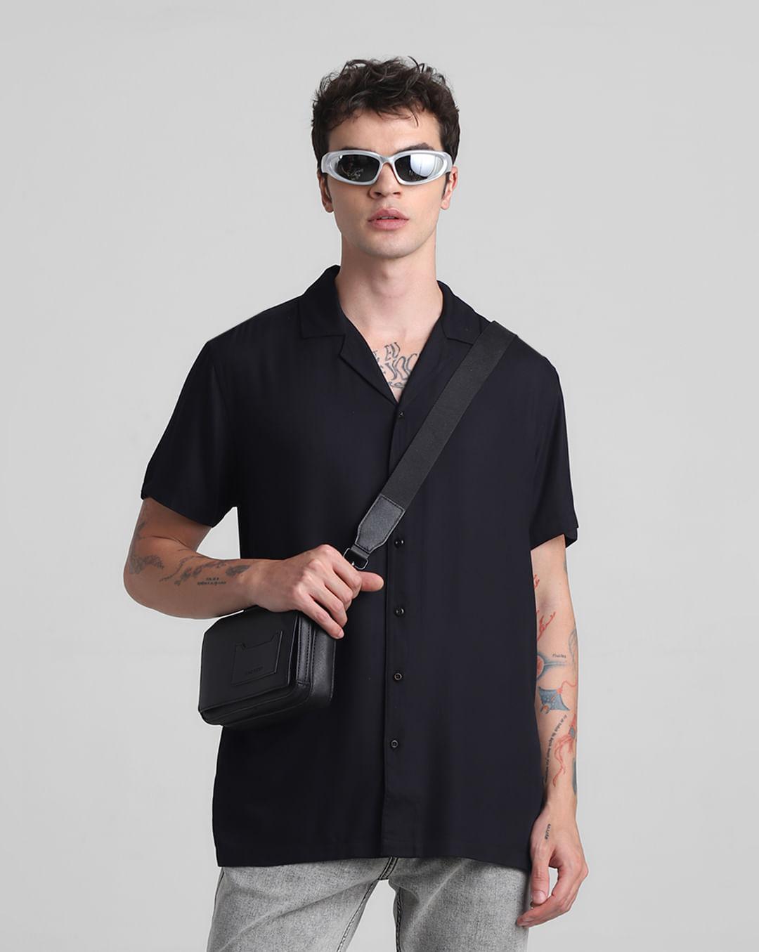 black cotton short sleeves shirt