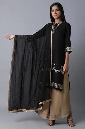 black dupatta