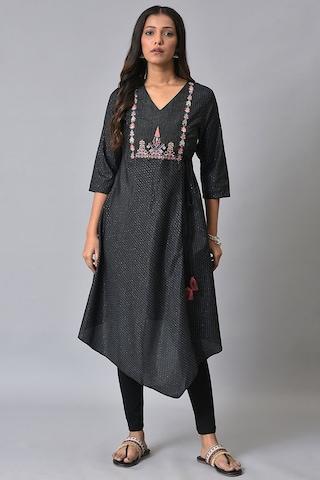 black embroidered ethnic v neck 3/4th sleeves calf-length women regular fit kurta