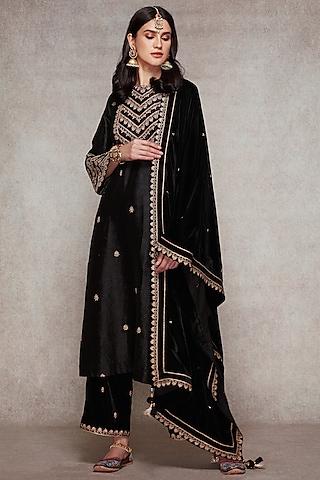 black embroidered velvet kurta set