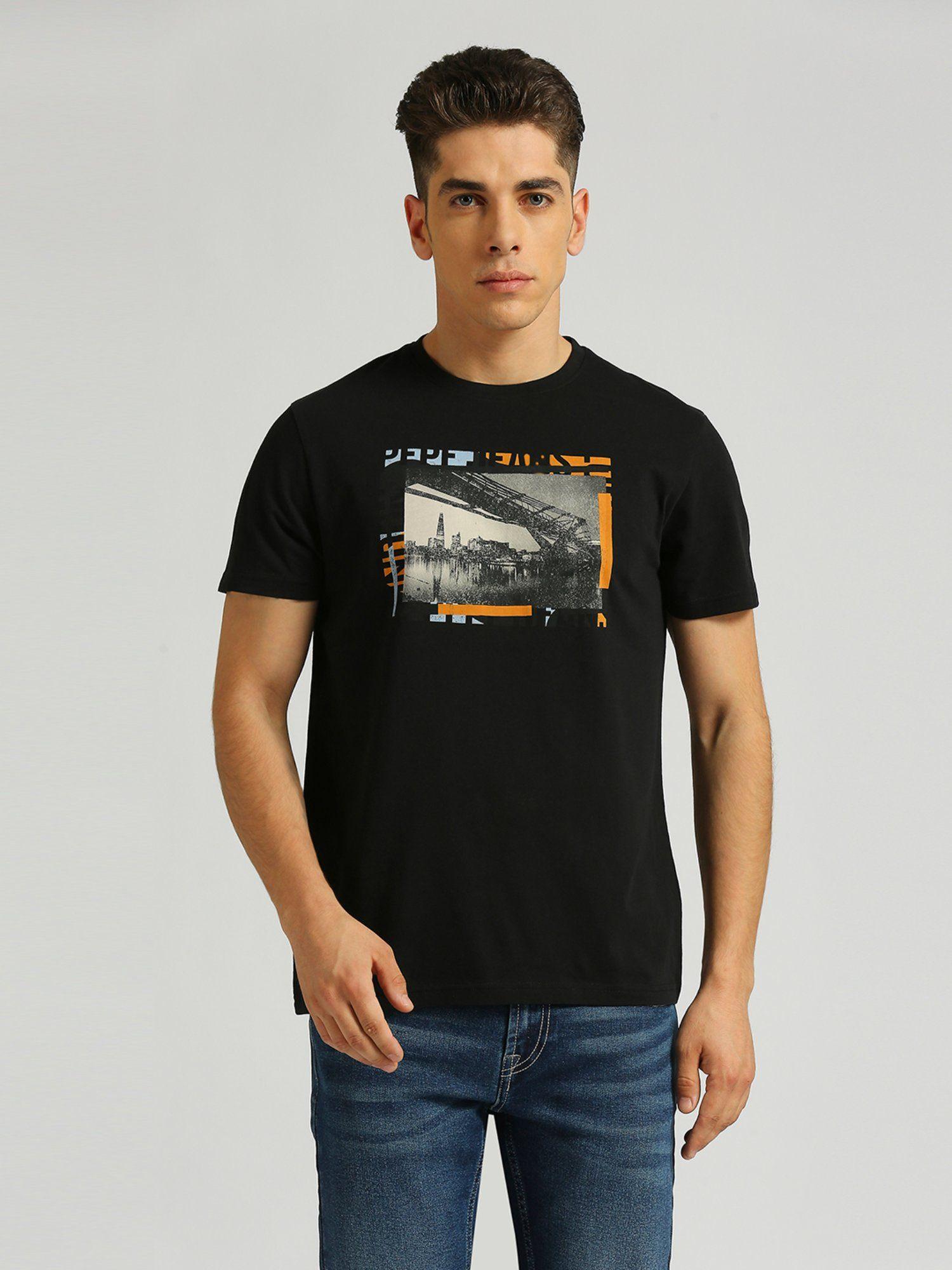 black photographic print half sleeve t-shirt