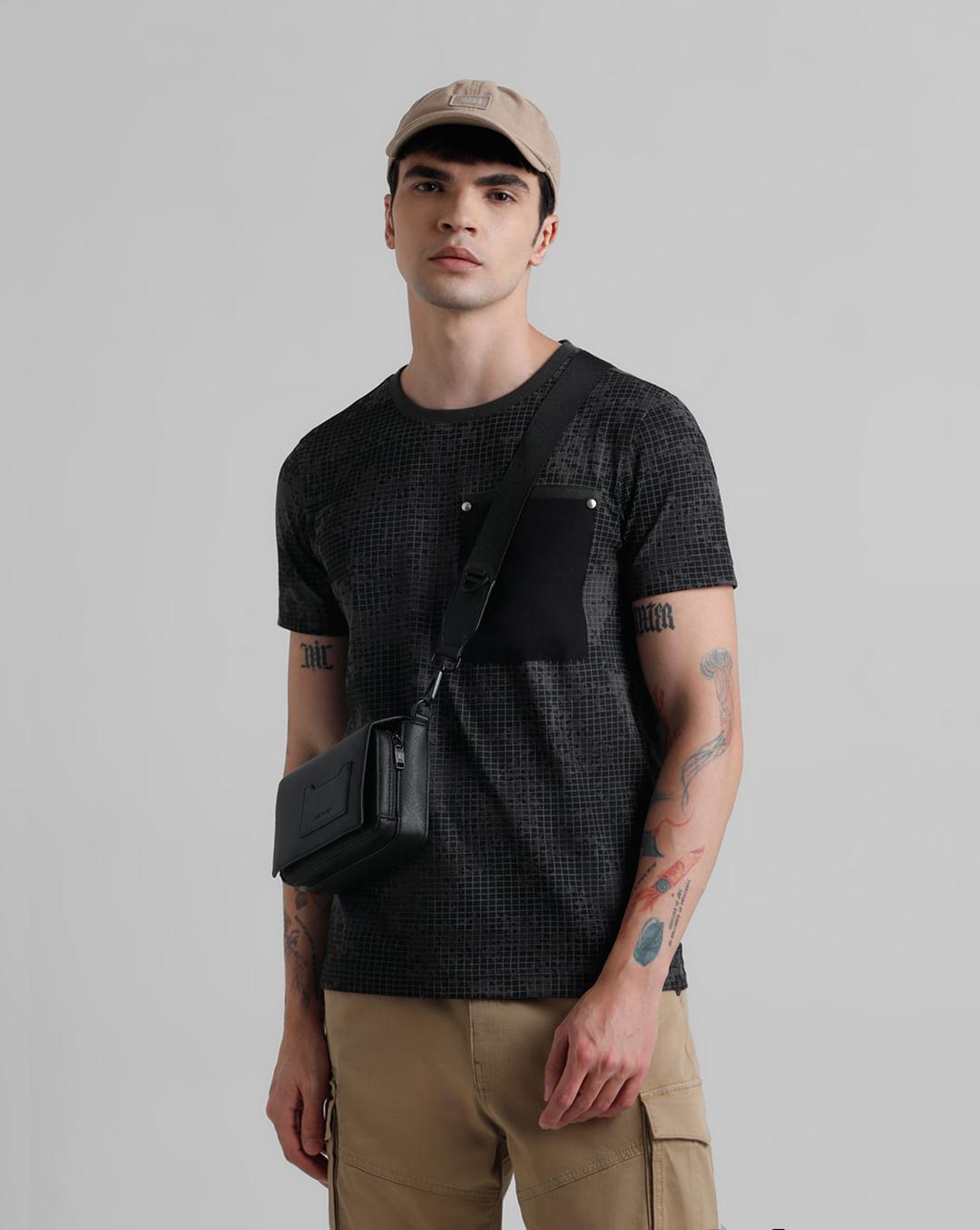 black printed patch pocket t-shirt