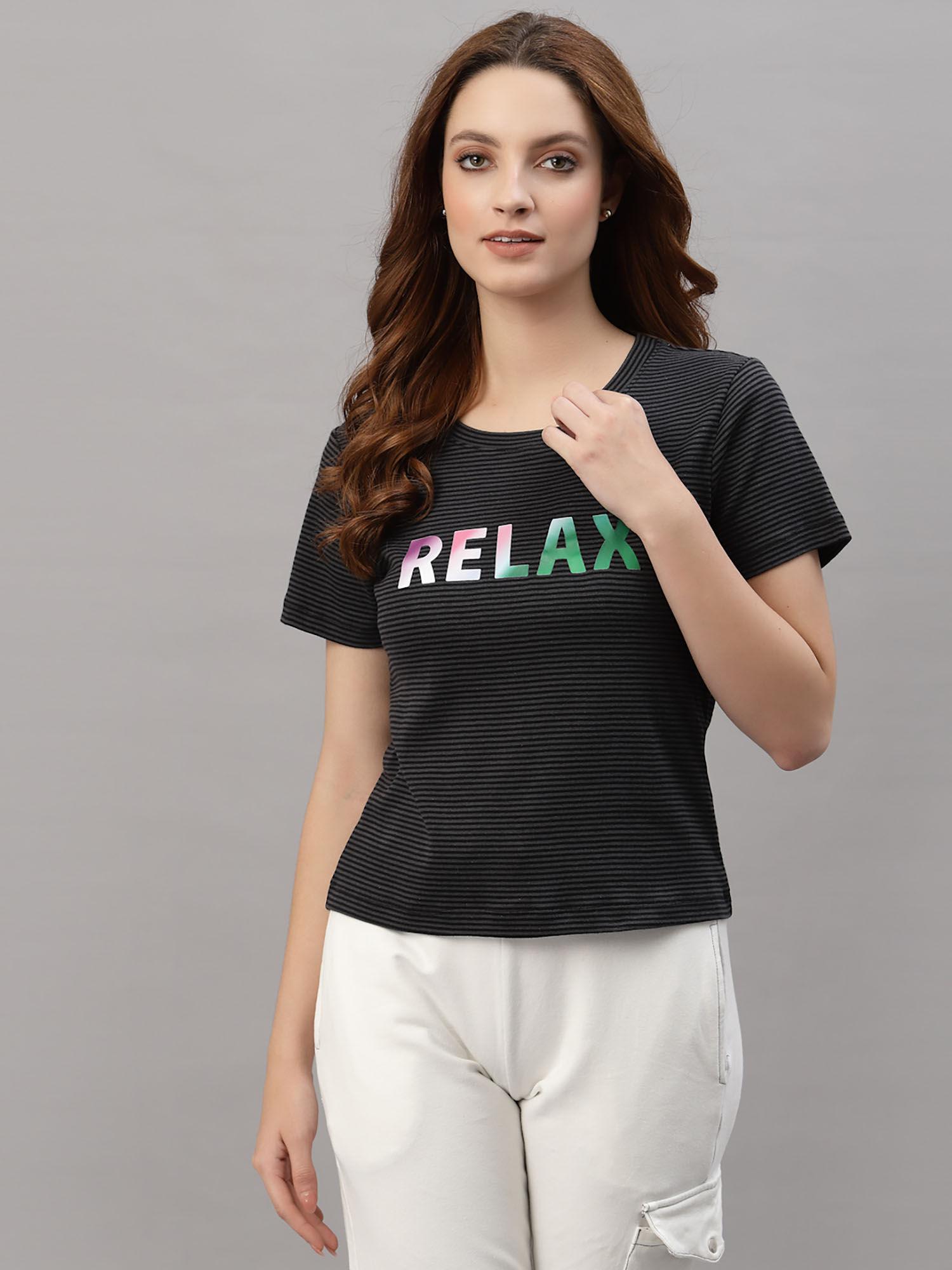 black round neck striper printed t-shirt