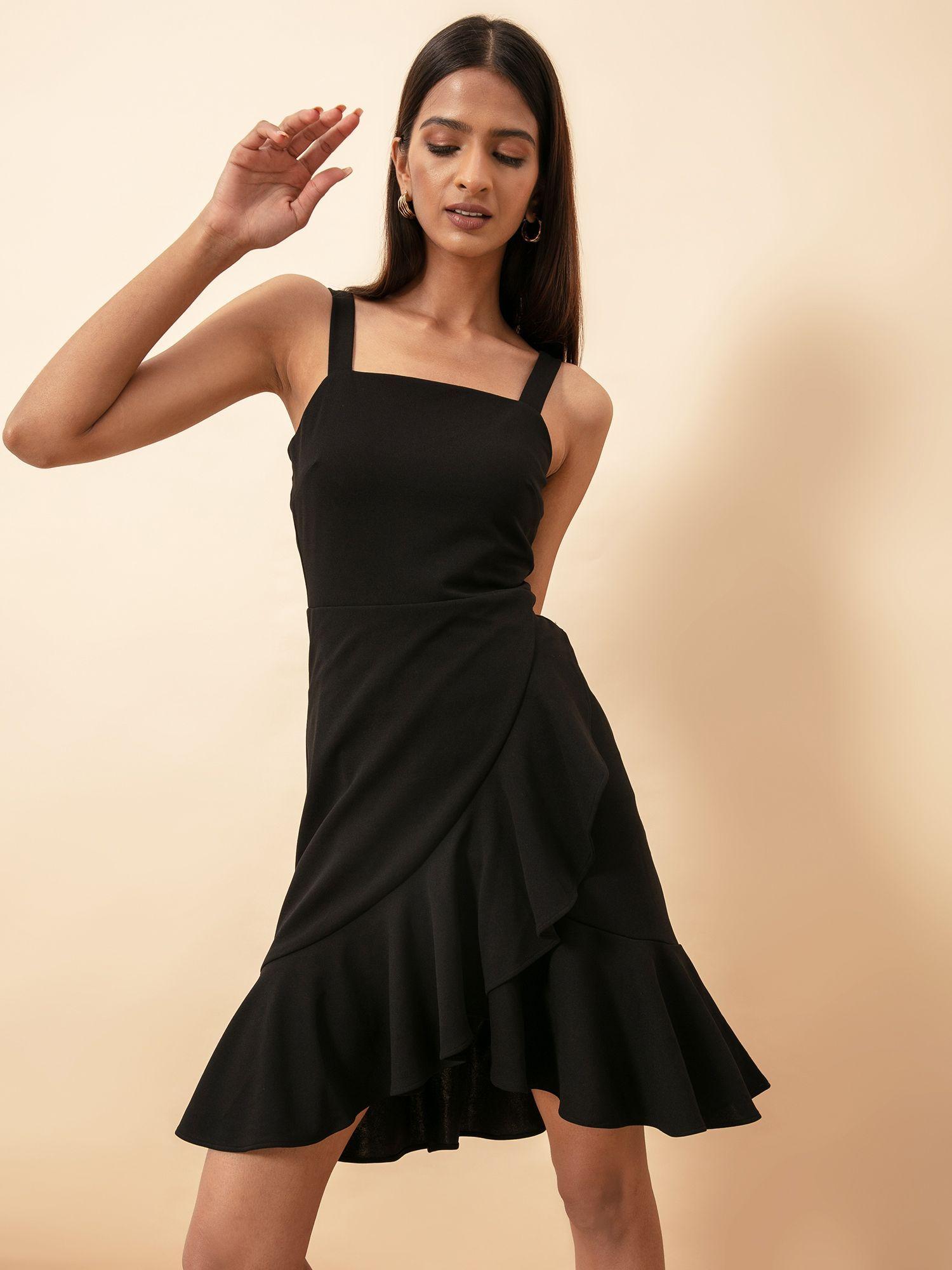 black ruffles of the night dress