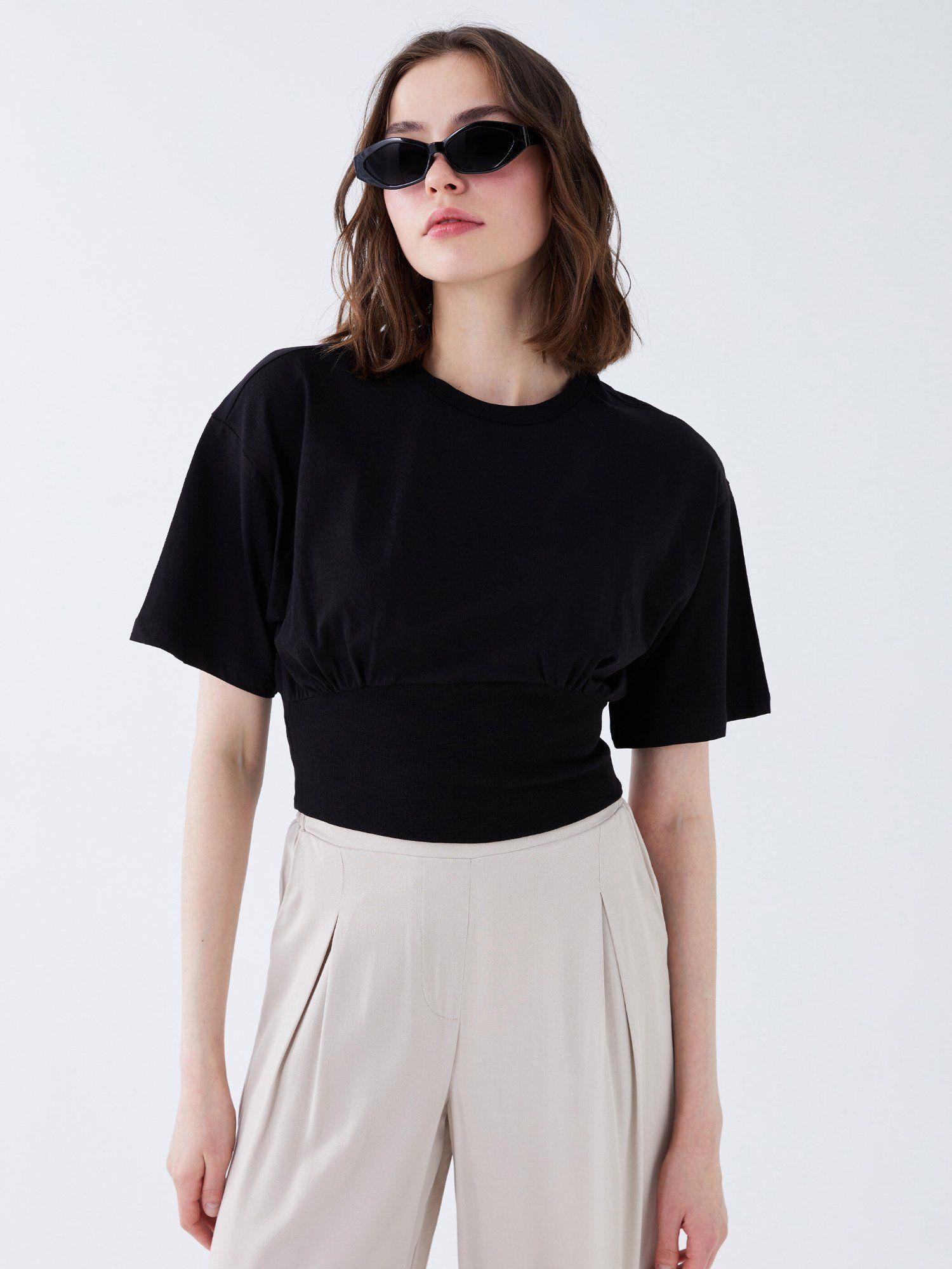 black solid crop t-shirt