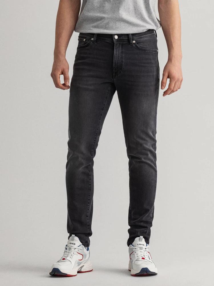 black solid regular fit jeans