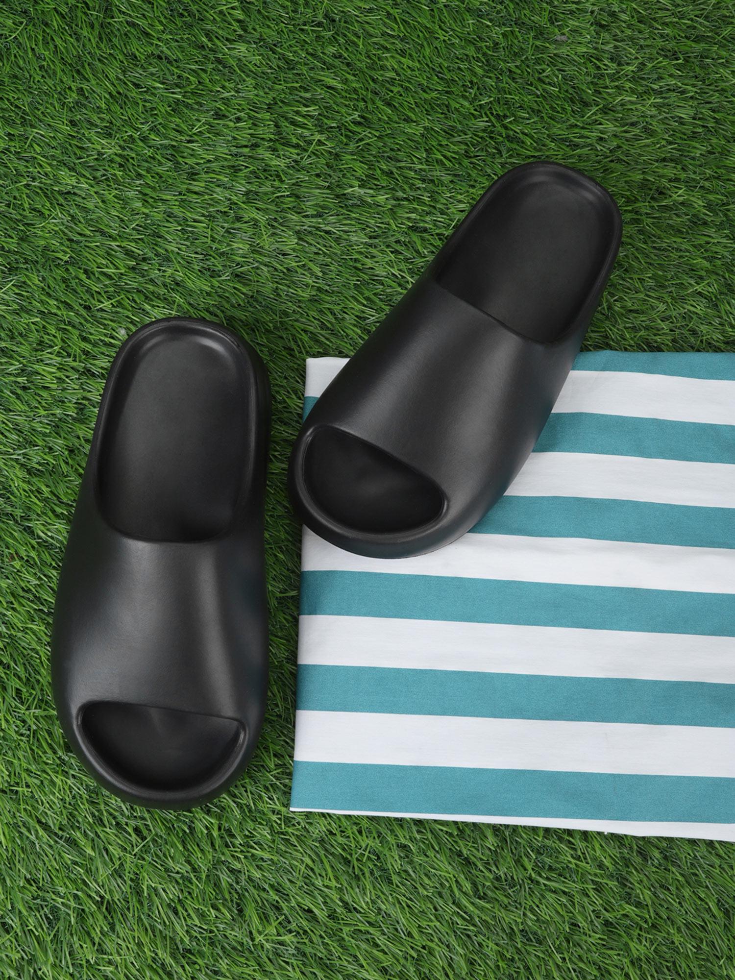 black solid sliders