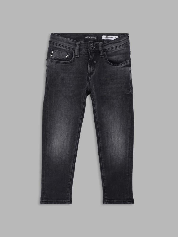 black solid slim fit jeans