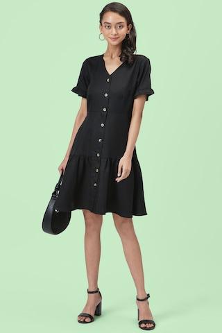 black solid v neck casual knee length half sleeves women flared fit dress