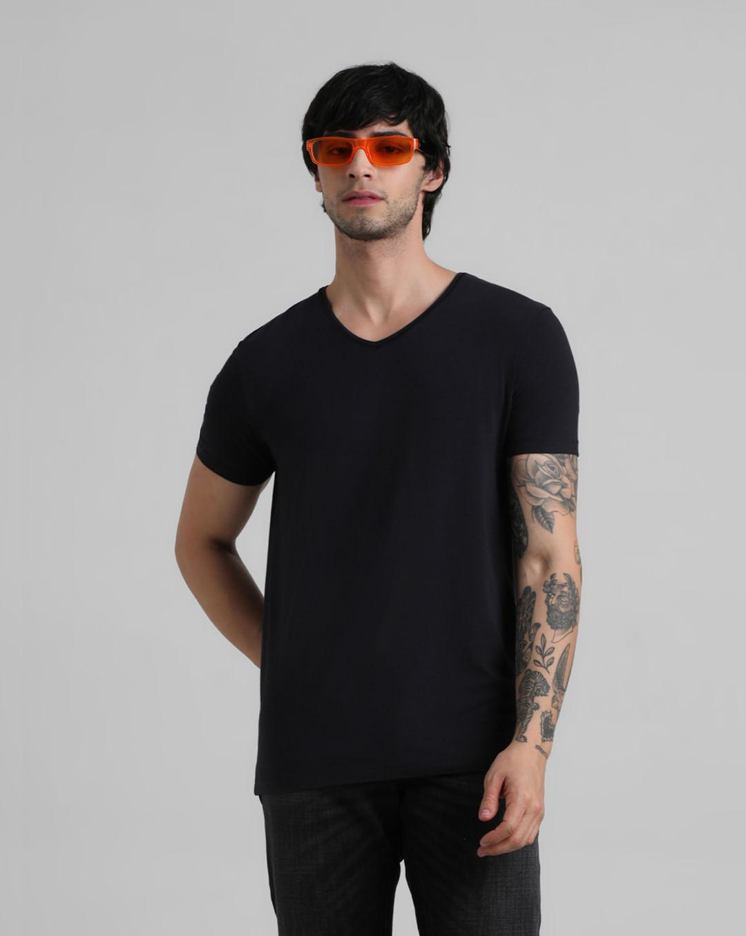 black solid v-neck t-shirt